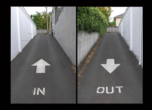 USA, Oregon, Portland. Entrance and exit from alley directed by arrows. Credit as
