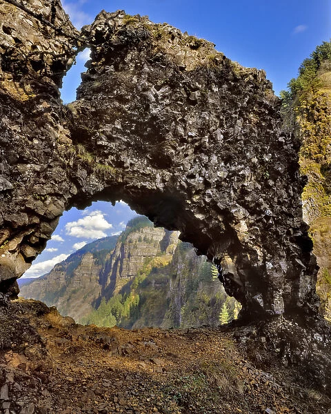 USA, Oregon. Rock of Ages Arch in Columbia River Gorge National Scenic Area. Credit as