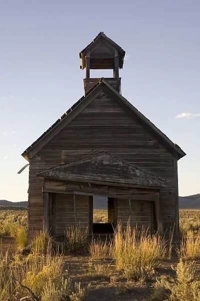 USA, Oregon, Seneca, Ponderosa Ranch. Abandoned school house