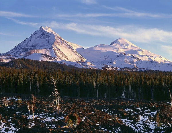 USA, Oregon, Three Sisters Wilderness, Evening light on North (left) and Middle Sister