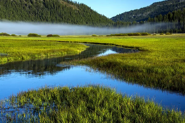 USA, Oregon, Sparks Lake. Misty landscape
