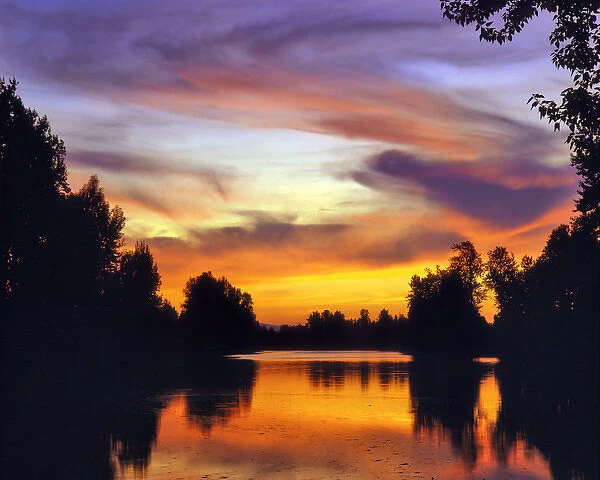 USA, Oregon. Sunset reflecting in Columbia Slough. Credit as: Steve Terrill  /  Jaynes