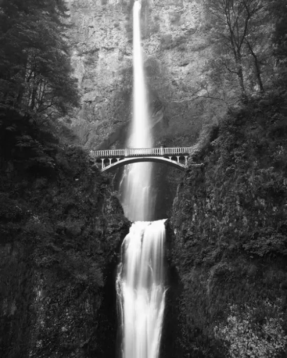 Framed Print : USA, Oregon, View of Multnomah Falls in Columbia Gorge