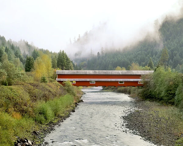 USA, Oregon, Westfir. View of Office Covered Bridge over Willamette River. Credit as