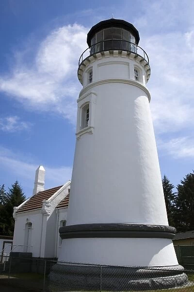 USA, Oregon, Winchester Bay. The Umpqua River Lighthouse. Credit as: Wendy Kaveney