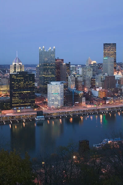 USA-Pennsylvania-Pittsburgh: Downtown View from Grandview Avenue Overlook  /  Evening