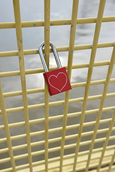 USA, Pennsylvania, Pittsburgh. Love lock on the Roberto Clemente Bridge, Sixth Street