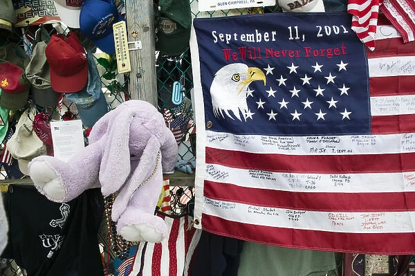USA-Pennsylvania-Shanksville: Flight 93 memorial- Temporary memorial to the victims