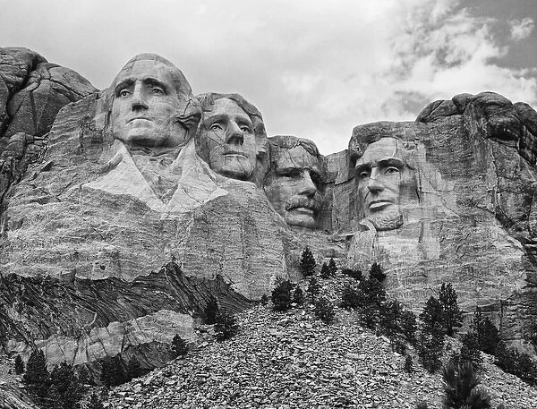 USA, South Dakota, Mount Rushmore National Park. Sculptures of US presidents. Credit as