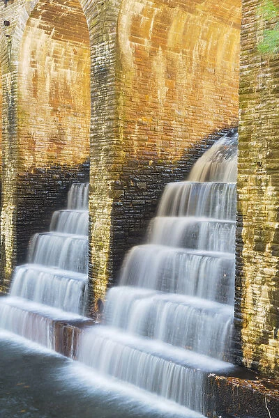 USA, Tennessee, Cumberland Mountain State Park. Dam spillway on Byrd Lake. Credit as