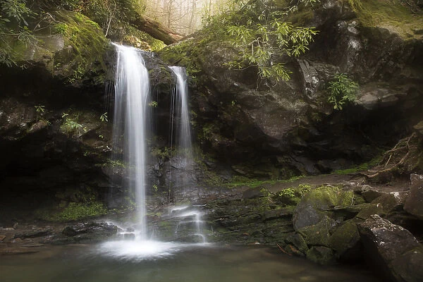USA, Tennessee, Great Smoky Mountains National Park. Grotto Falls scenic. Credit as