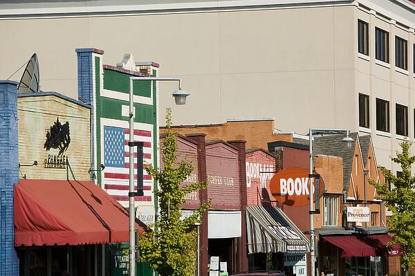 USA, Tennessee, Nashville: Hillsboro Village Stores along Broadway