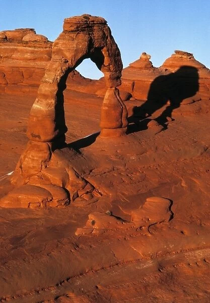 USA, Utah, Arches NP. The hike into Delicate Arch is one of the most popular in Arches