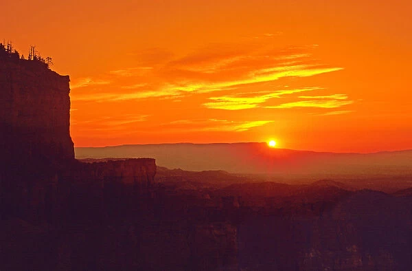 USA, Utah, Bryce Canyon National Park. Sunrise on hoodoos in Agua Canyon. Credit as