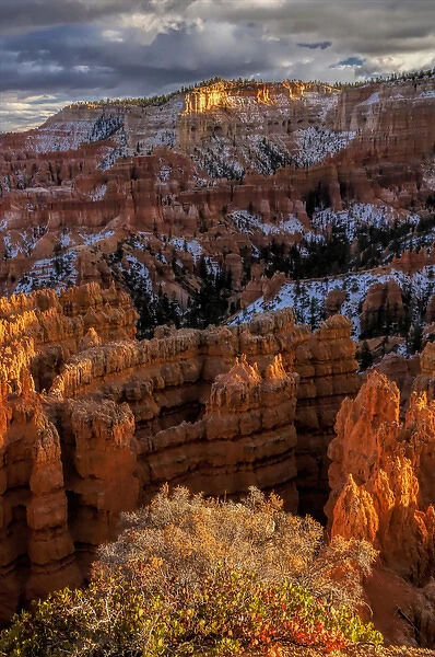 USA, Utah, Bryce Canyon National Park. Fall snow on rock formations