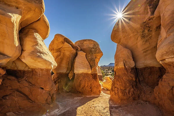 USA, Utah, Devil's Garden Outstanding Natural Area. Sun starburst on hoodoo rock formations