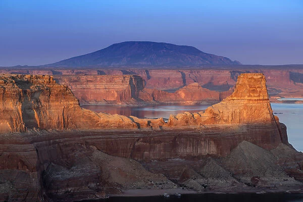 USA, Utah, Glen Canyon National Recreation Area. Sunset on Lake Powell and Navajo Mt