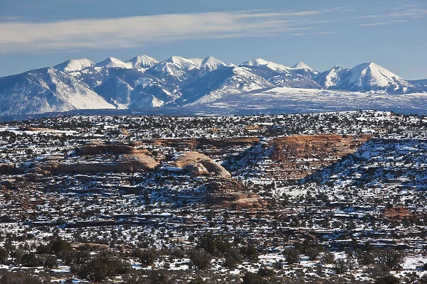 USA, Utah, Moab. Dead Horse Point State Park, view of the La Sal Mountains, winter