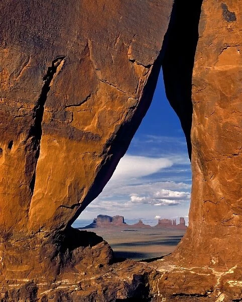 USA, Utah, Monument Valley. Keyhole Arch gives a view to the majestic, free-standing