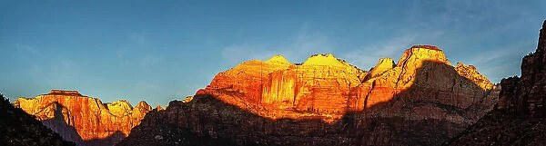 USA, Utah, Zion National Park. Zion Overlook at sunrise