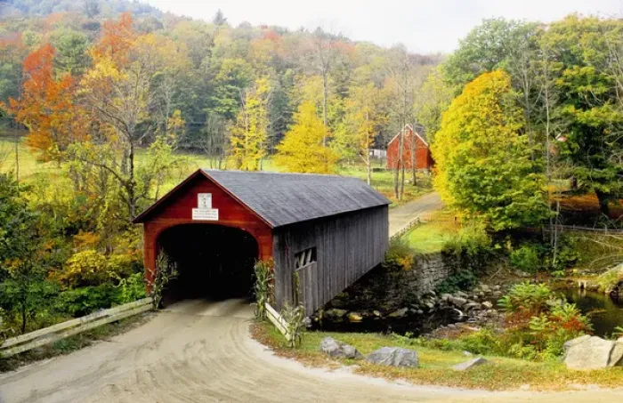 Framed Print : USA, Vermont Covered bridge on the Green River