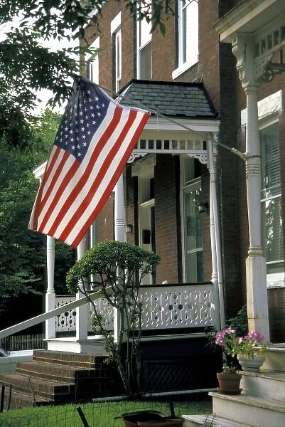 USA, Virginia, Richmond. Flag flying in front of townhouse