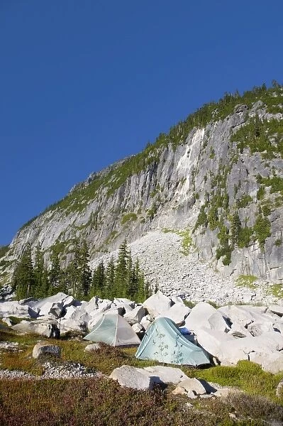 USA, Washington, Alpine Lakes Wilderness, Tent campsite