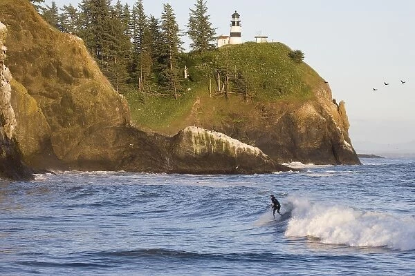 USA, Washington, Cape Disappointment Lighthouse. Male surfer