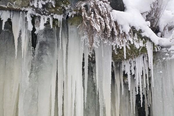 USA, Washington, Leavenworth. Close-up of icicles and snow