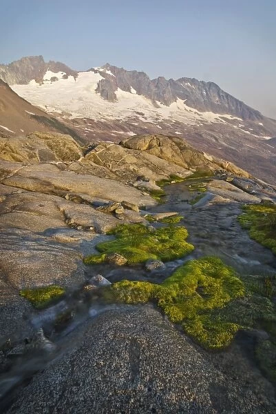 USA, Washington, North Cascades. Sahale Peak and Quien Sabe Glacier from Boston Basin