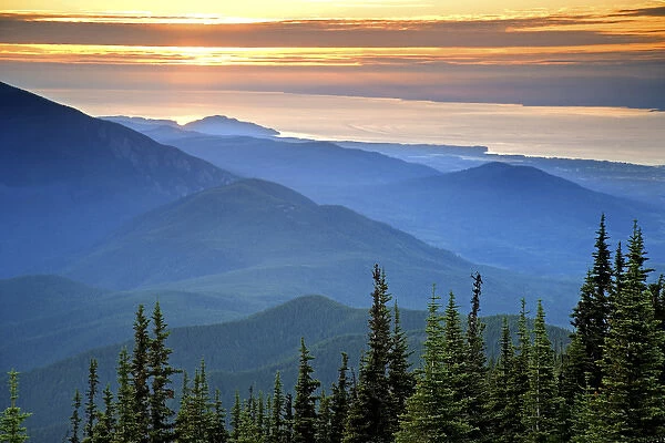 USA, Washington, Olympic National Park. Sunset view from Deer Park looking north