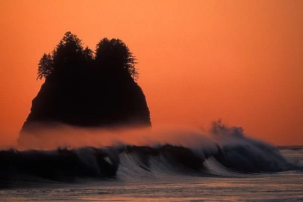 USA, Washington, Olympic National Park, Sea stack and mist over waves at sunset on Second Beach