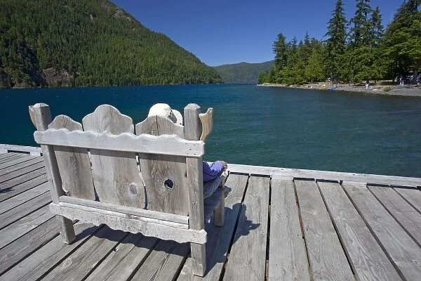 USA, Washington, Olympic National Park, Lake Crescent, relaxing time at the lake (MR)