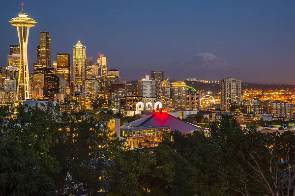 USA, Washington, Seattle, Night Scene, Mount Rainier