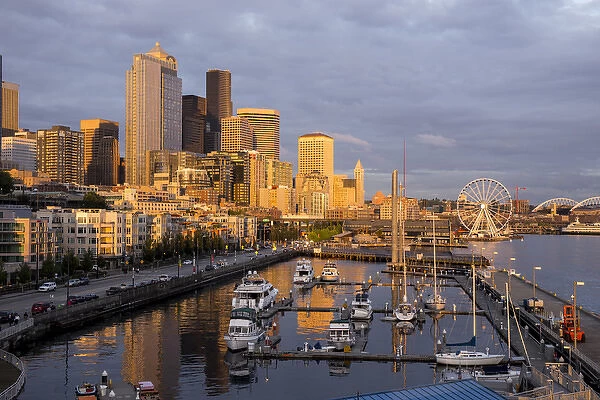 USA, Washington, Seattle. Night time skyline from Pier 66