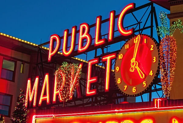 USA, Washington, Seattle, Pike Place Market. Christmas at the Pike Place Market in