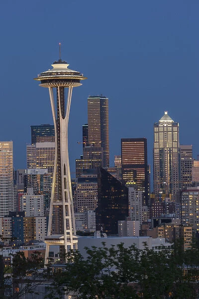 USA, Washington. Seattle skyline at dusk. Credit as: Don Grall  /  Jaynes Gallery  /  DanitaDelimont