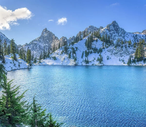 USA, Washington State, Alpine Lakes Wilderness. Gem Lake and Kaleetan Peak with new snow