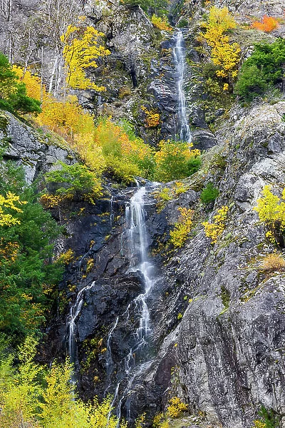 USA, Washington State, east of Newhalem highway 20 waterfall with fall colors