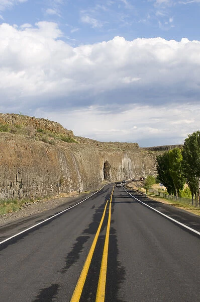 USA, Washington State, Grant County. Basalt cliffs along highway near Soap Lake