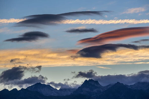 USA, Washington State, Leavenworth. Colorful clouds at sunset over mountains