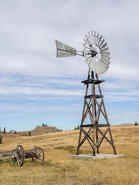 USA, Washington State, Molson, Okanogan County. Windmill in the ghost town