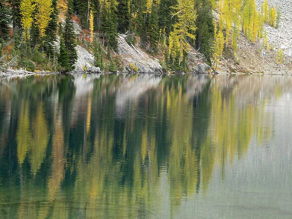USA, Washington State. Okanogan-Wenatchee National Forest, Reflections at Blue Lake