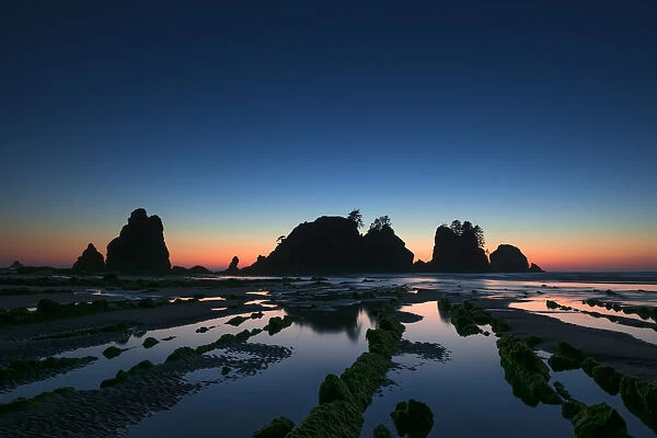 USA, Washington State, Olympic National Park. Point of the Arches at twilight. Credit as