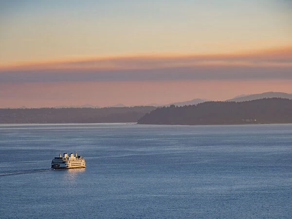 Usa, Washington State, Seattle, Washington State Ferry in Puget Sound at sunset
