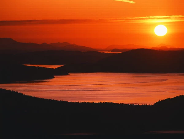USA, Washington State, View of sunset at San Juan Island