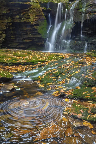 USA, West Virginia, Blackwater Falls State Park. Waterfall and whirlpool scenic. Credit as
