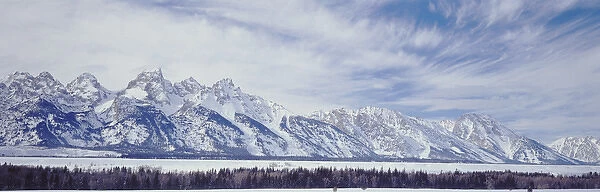 USA, Wyoming, Grand Teton National Park, Crissotatus clouds of approaching winter