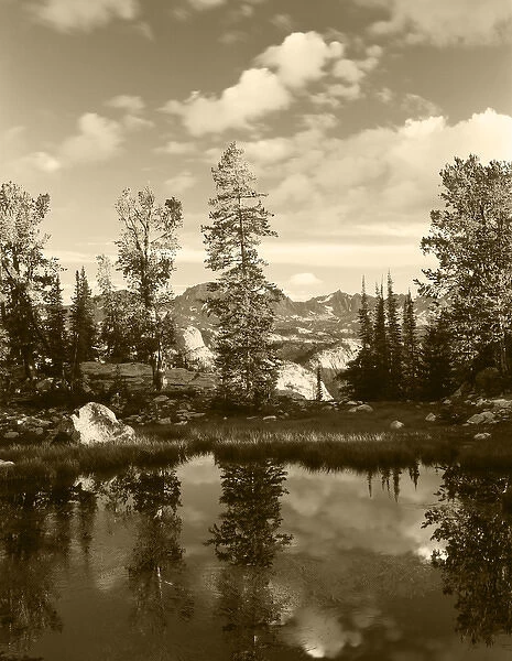 USA, Wyoming, Landscape with reflection of lake