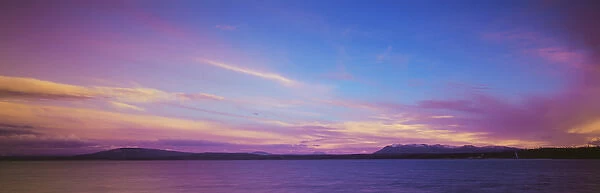 USA, Wyoming, Yellowstone National Park, View of Yellowstone lake at sunset in autumn